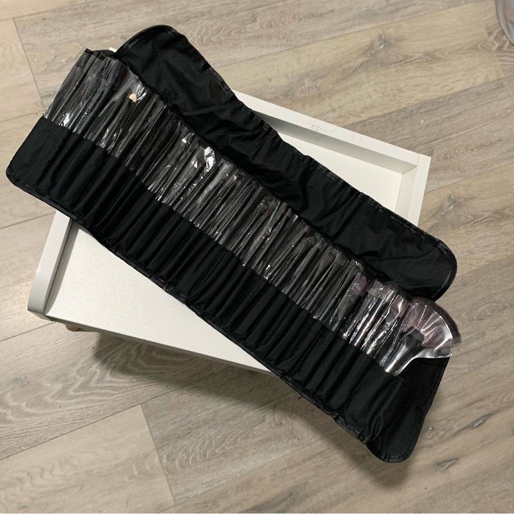 32 pc makeup brush set